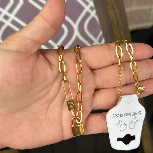 Lock necklace - Picture 2 of 5